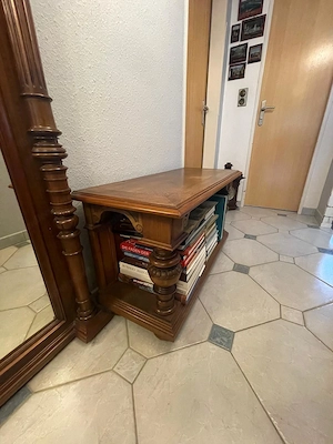 mehrere antike Möbelstücke Bild 10