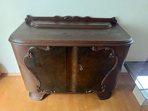mehrere antike Möbelstücke Bild 2