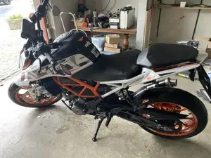 KTM 390 Duke gepflegt, unfall- und umfallfrei Bild 3