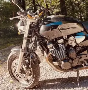 Yamaha XJR1300  Bild 4