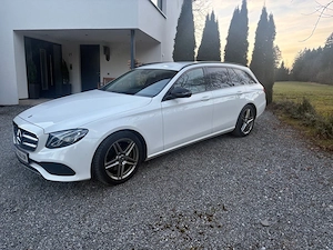 Mercedes E220d 4matic Allrad mit Erstzulassung 26-12-2017 AHK Kombi Bild 3