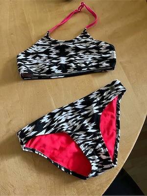 2 Bikinis Gr.140 Bild 5