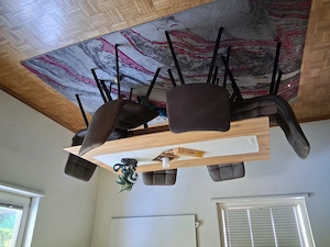 Esszimmer Tisch, inklu 6 Stühle. Neuwertig. 