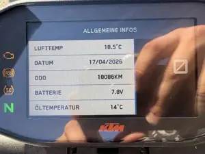 KTM 1290 Super Duke R Motorrad Akrapovic  Bild 2