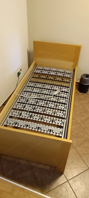 Krankenbett mit elektrisch verstellbarem Rost 