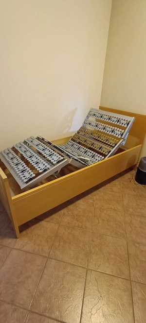Krankenbett mit elektrisch verstellbarem Rost  Bild 2