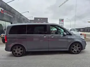 Mercedes-Benz V 220 Bild 12