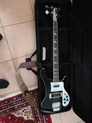 Career Bassgitarre  RIK400  Rickenbacker Nachbau, schwarz Bild 8