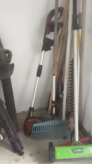 Verschenke! Rechen, Trimmer, Mistgabel, Spaten... Bild 4