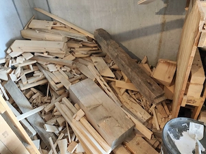 Altholz Brennholz trocken, Balkenstücke, Schnittreste