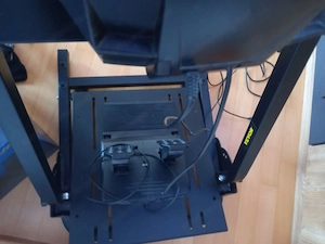 Lenkrad mit Gestell und Fußpedalen für PlayStation 4 und 5 Bild 4