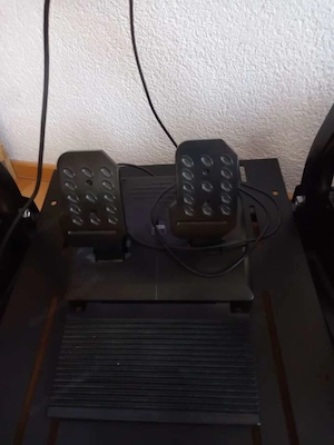 Lenkrad mit Gestell und Fußpedalle für PlayStation 4 und 5 Bild 4