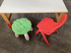 Kindertisch - höhenverstellbar - mit 4 Stühlen Bild 8