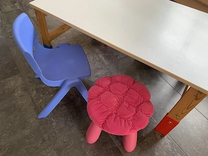Kindertisch - höhenverstellbar - mit 4 Stühlen Bild 9
