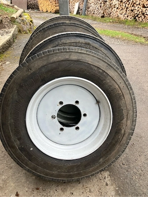 Lindner Unitrac Räder Bild 3