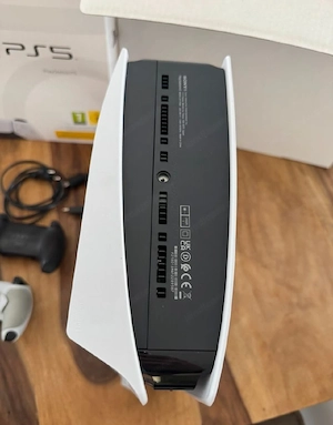 PlayStation 5 Disc Edition  Bild 2