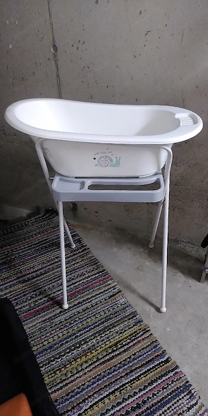 Babywanne samt Gestell 