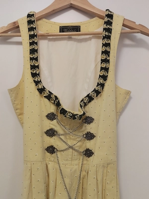 Dirndl sucht neue Besitzerin  Bild 3
