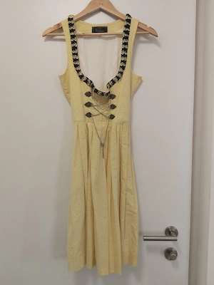 Dirndl sucht neue Besitzerin  Bild 2