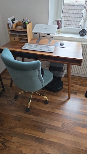Hochwertiger Schreibtisch und Bürostuhl