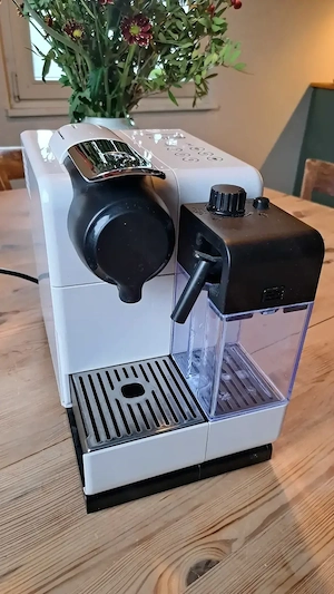 DeLonghi Nespresso Kaffeemaschine Bild 2