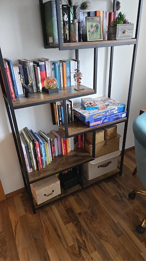Bücherregal
