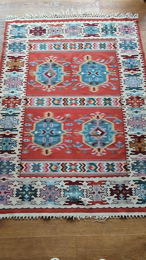 Großer Vintage Kelim Teppich (140x192)   Handgewebt   Boho-Chic der 70er 80er