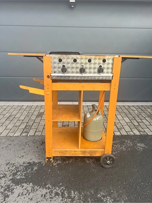 Gasgrill mit selfmade Gestell Bild 2