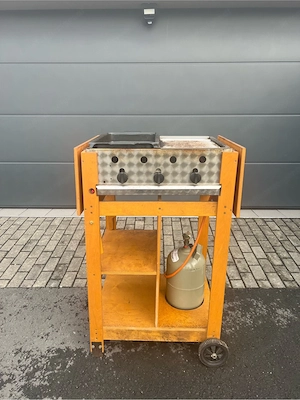Gasgrill mit selfmade Gestell Bild 3