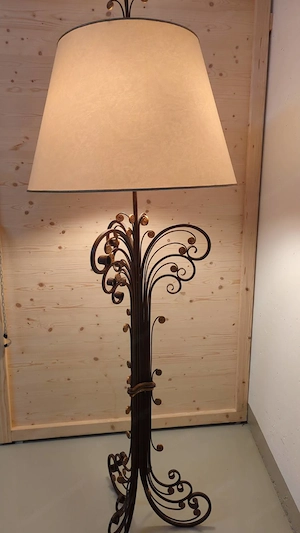 Exklusive Schmiedeeisen-Stehlampe   Italienischer Florentiner Stil mit Echt-Pergamen Bild 6