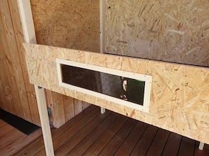 Kleintier-Stall aus Holz mit Sichtfenster Bild 3