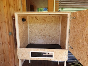 Kleintier-Stall aus Holz mit Sichtfenster Bild 2
