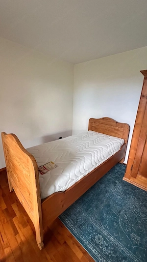 Bett mit Matratze aus Massivholz Bild 3