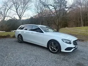 Mercedes E220d 4matic Allrad mit Erstzulassung 26-12-2017 AHK Kombi Bild 4