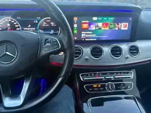 Mercedes E220d 4matic Allrad mit Erstzulassung 26-12-2017 AHK Kombi Bild 2