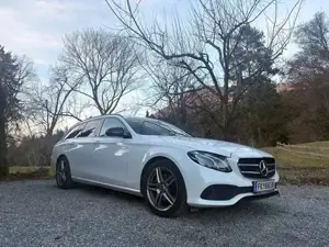 Mercedes E220d 4matic Allrad mit Erstzulassung 26-12-2017 AHK Kombi Bild 5