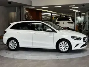Mercedes-Benz B 180 Bild 4