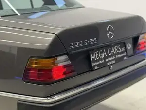 Mercedes-Benz E 300 Bild 7