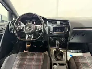VW Golf Bild 8