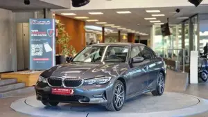 BMW 330 Bild 10