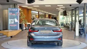 BMW 330 Bild 7
