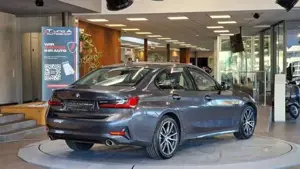 BMW 330 Bild 8