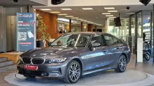 BMW 330 Bild 2