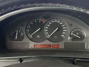 BMW 850 Bild 12