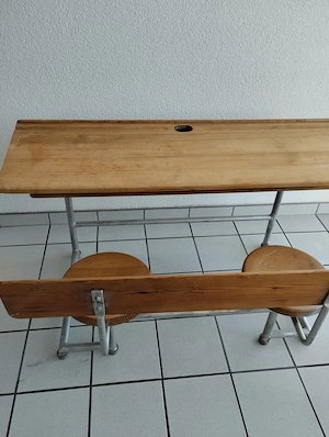 Alter Schulschreibtisch mit 2 Sitzen  Bild 3