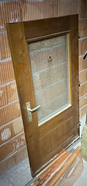 Holzhaustüre mit Glasfront zu verschenken