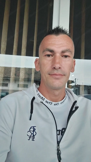 Ich suche eine Frau für intime Beziehungen gegen Bezahlung.
