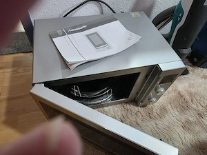 Mikrowelle im sehr guten Zustand, fast neu Bild 2