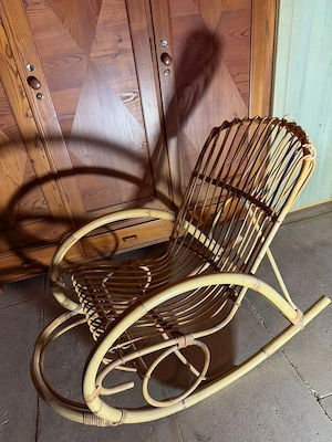 Rattanschaukelstuhl Bild 2