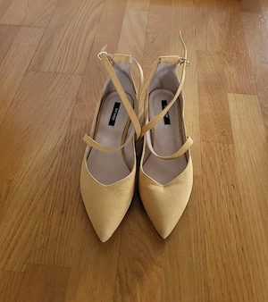 Schöne Schuhe ockergelb Bild 2